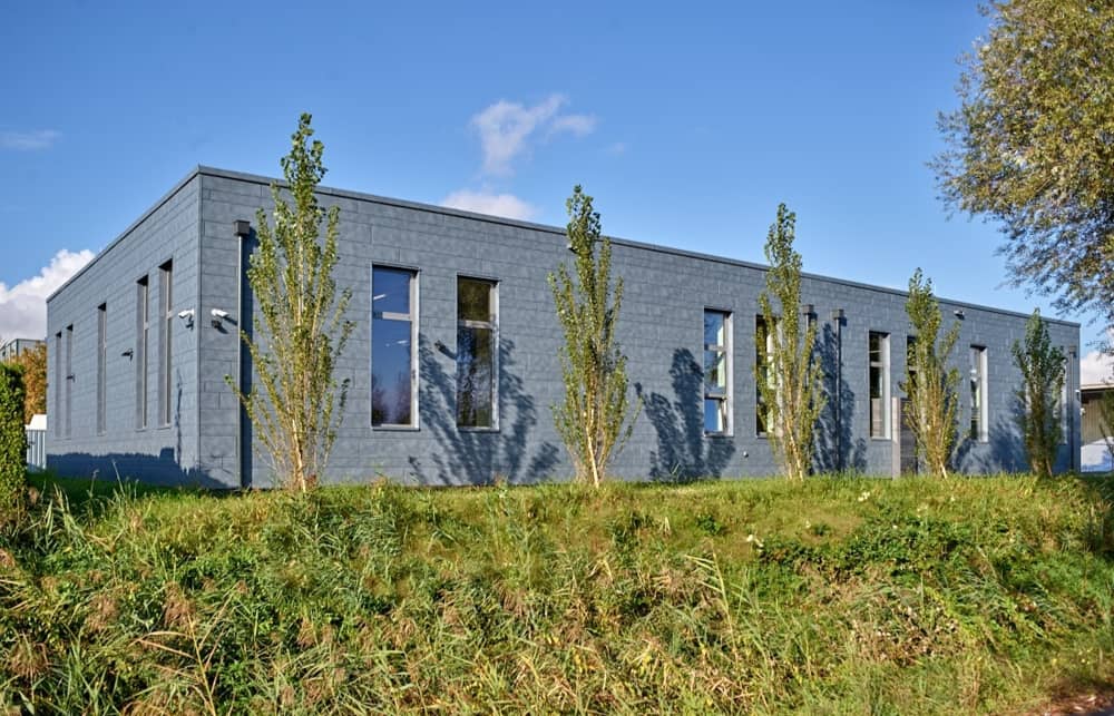 Hall Lustenau, 345 m², Border Location