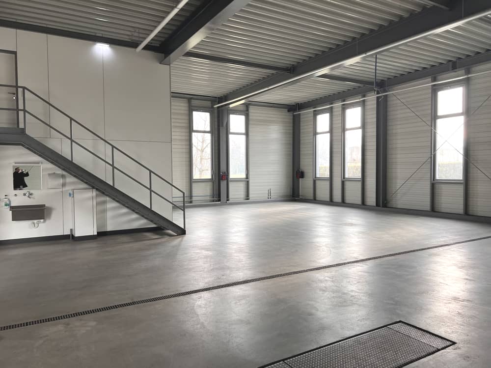 Hall Lustenau, 345 m², Border Location