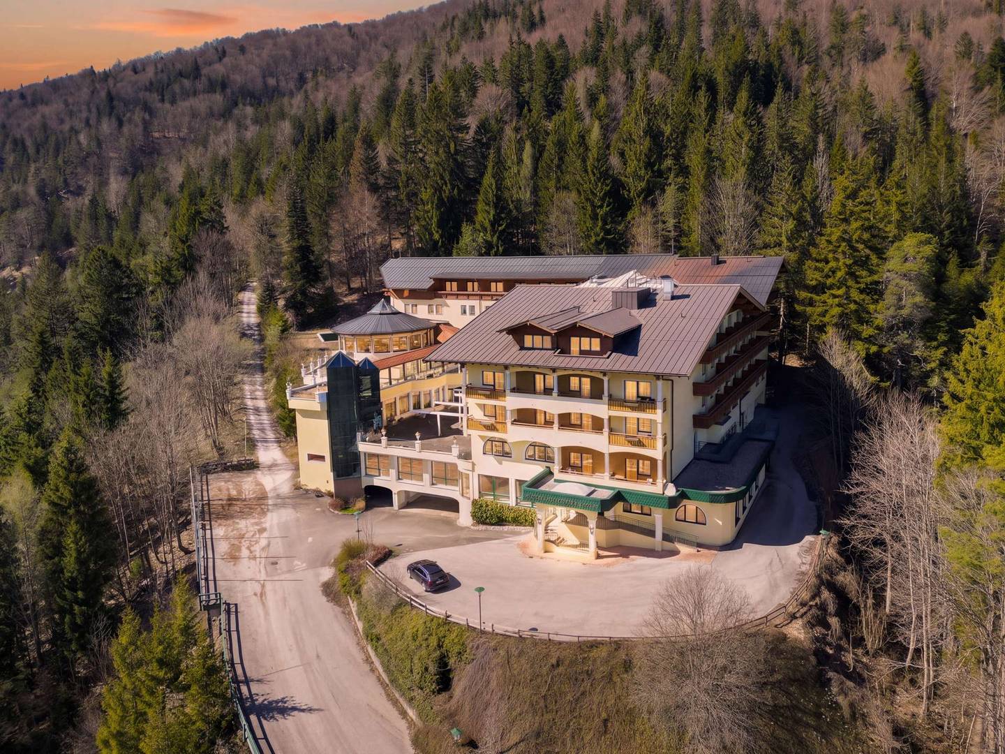Hotel property Kössen with panoramic view