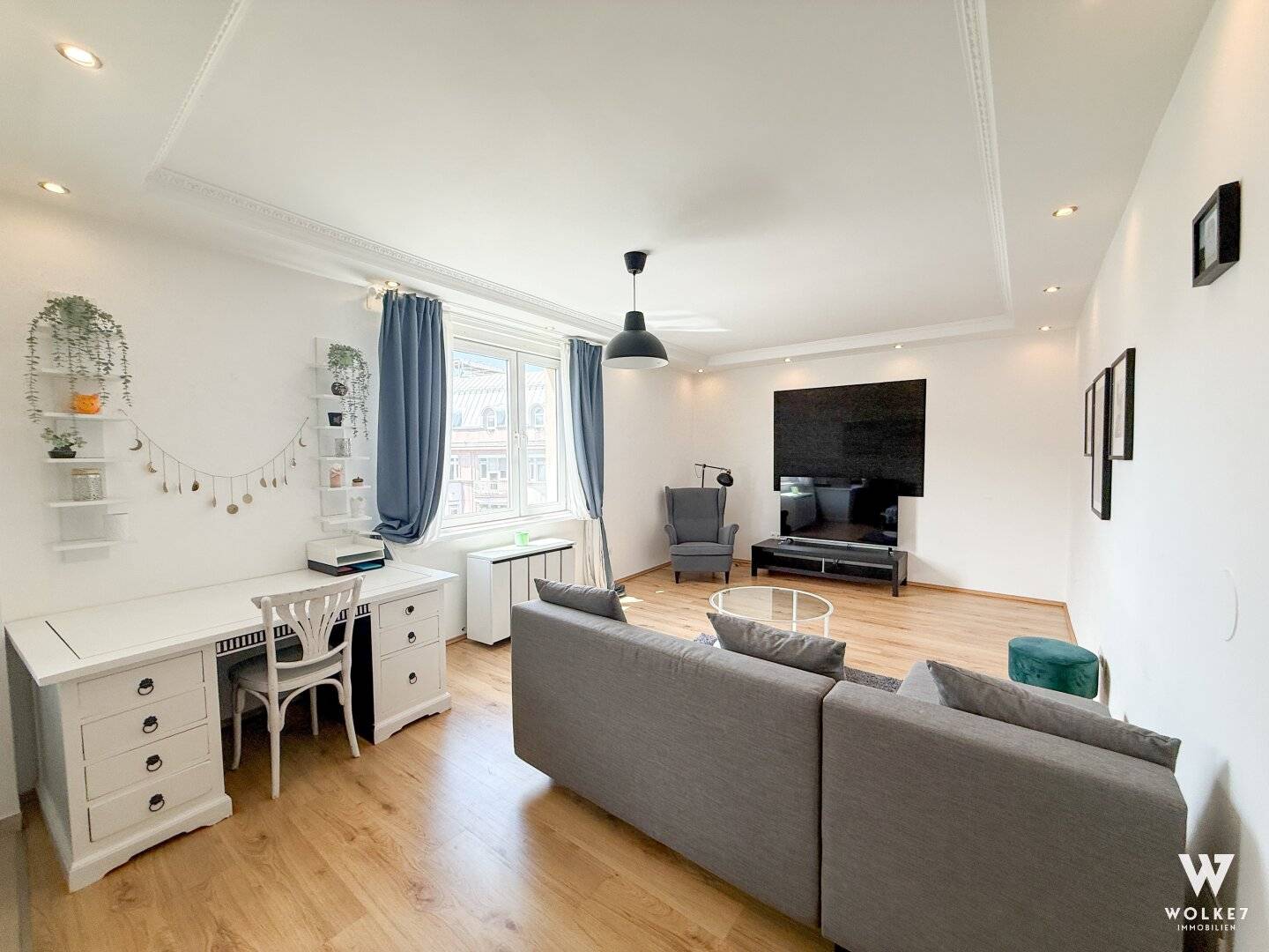Bright apartment on the sixth floor with unobstructed view and sunset