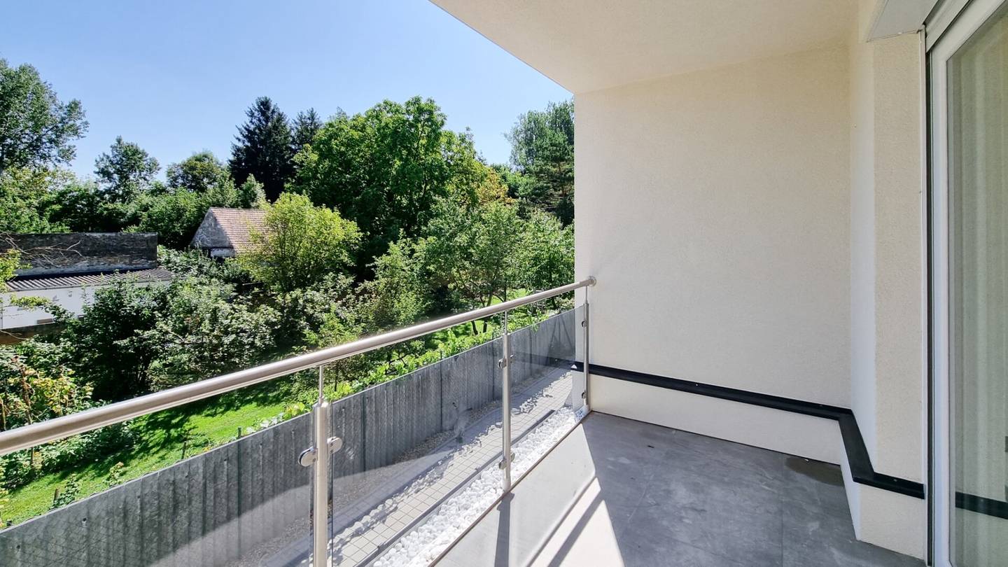 Blick vom Balkon ins Grüne