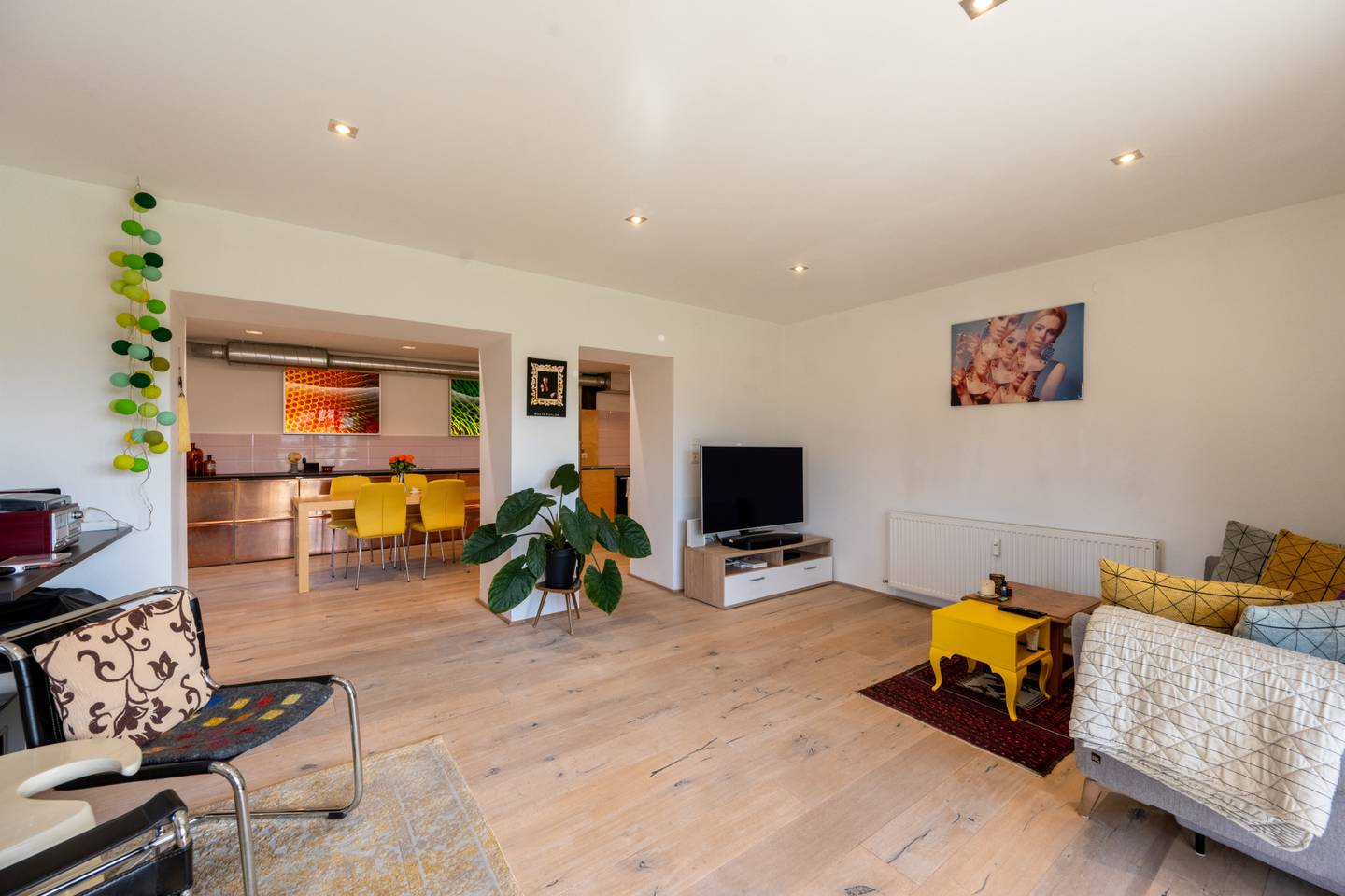 Erdgeschosswohnung mit privatem Garten und Pool