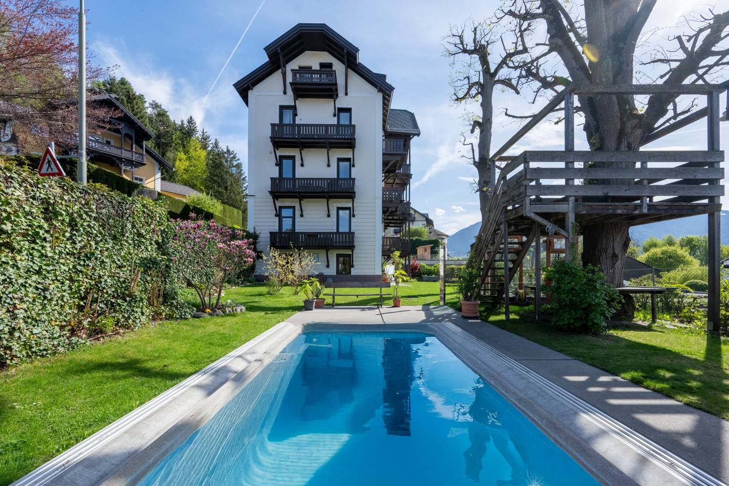 Erdgeschosswohnung mit privatem Garten und Pool