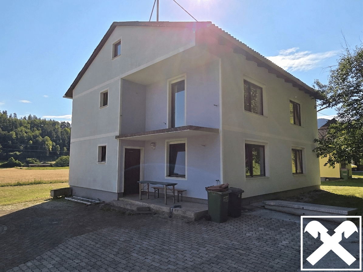 Wohnen, Natur & Freiraum vereint! Zweifamilienhaus mit Nebengebäuden, Landwirtschafts‑ und Forstflächen