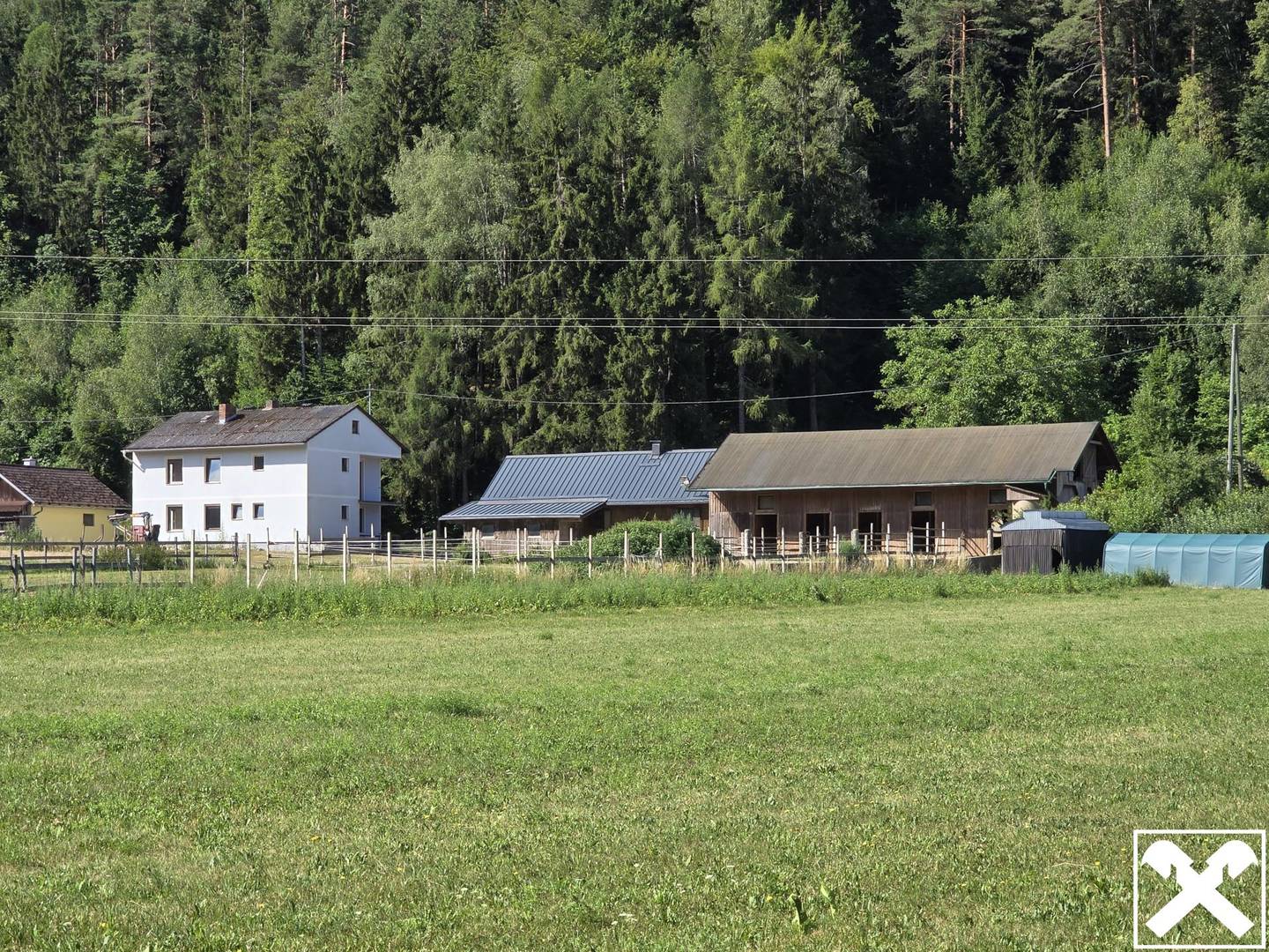 Wohnen, Natur & Freiraum vereint! Zweifamilienhaus mit Nebengebäuden, Landwirtschafts‑ und Forstflächen