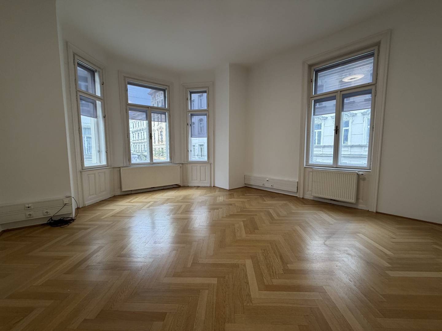 Corner Old Bldg Office Neubaugasse 315m²