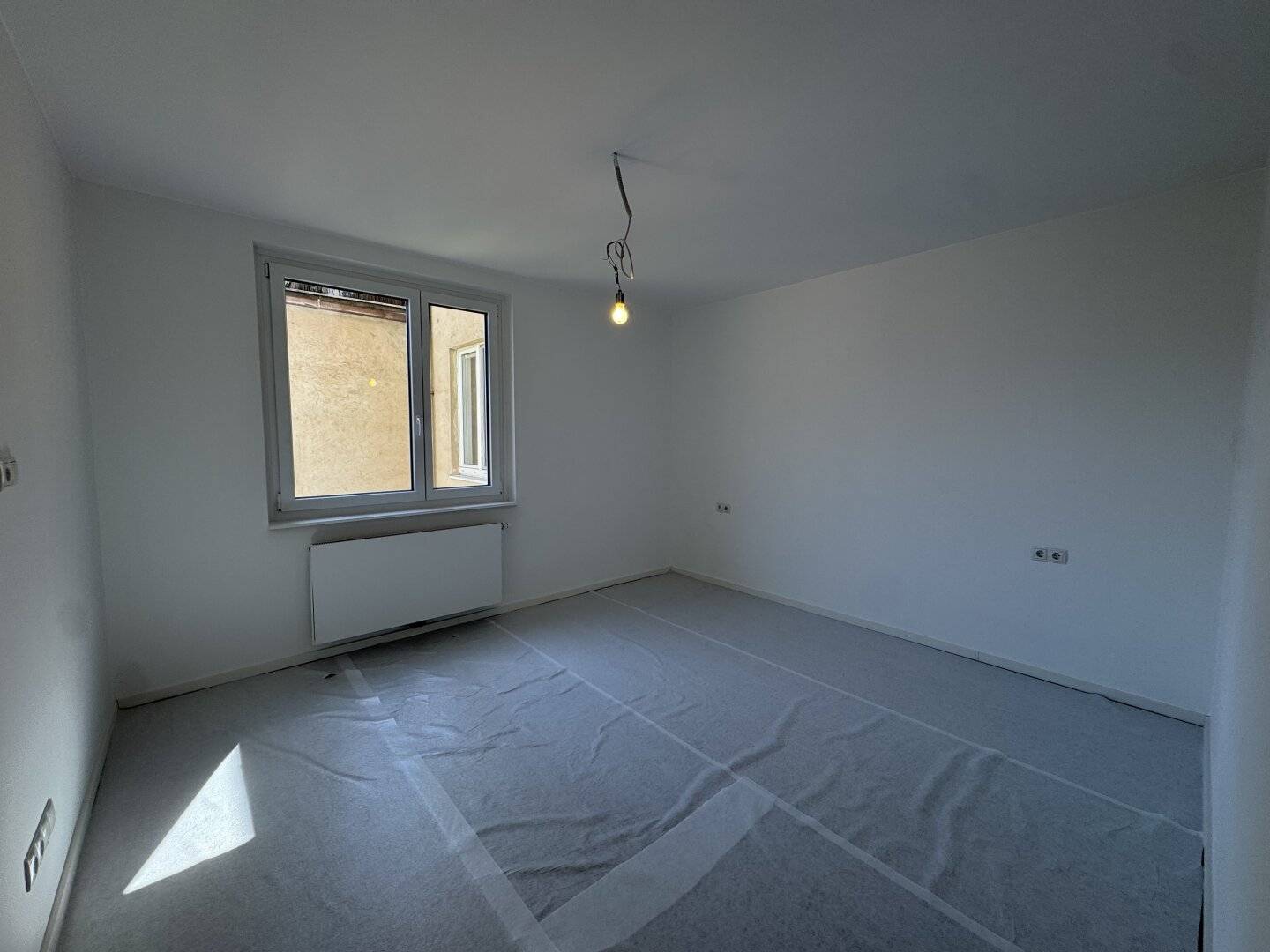 Kernsanierte Wohnung mit Wohnküche und Parkett in Innenhofruhelage