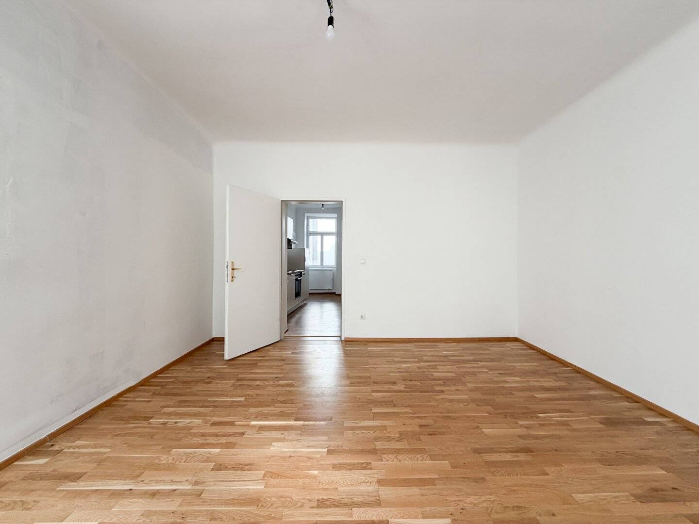 2-Room Old Building Apt Vienna Hernals