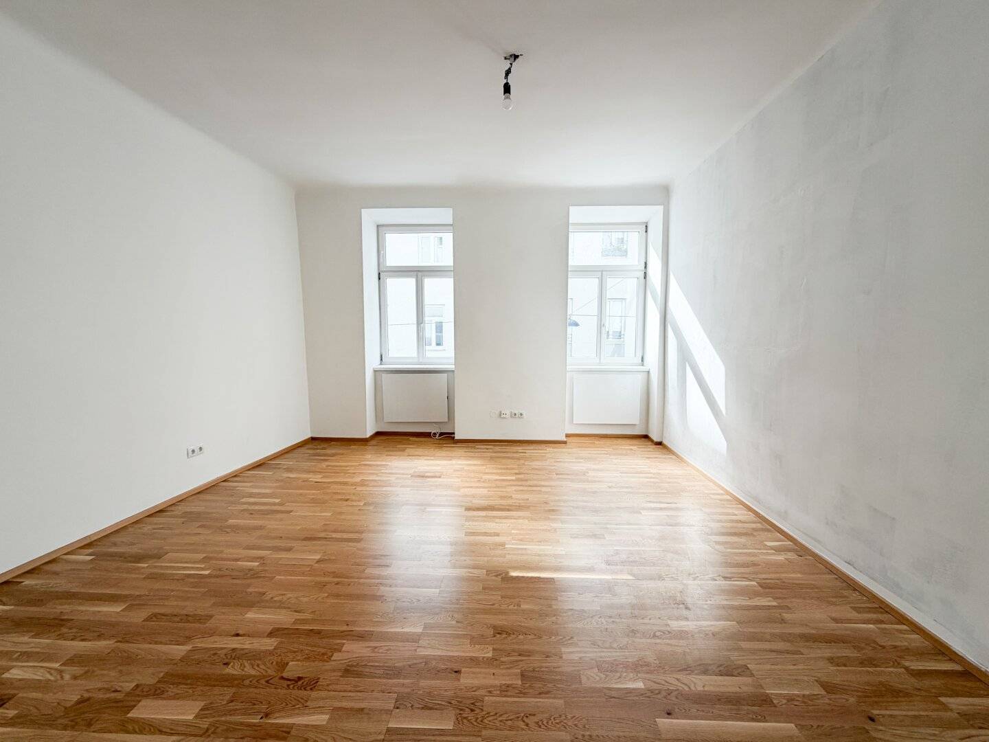 2-Room Old Building Apt Vienna Hernals