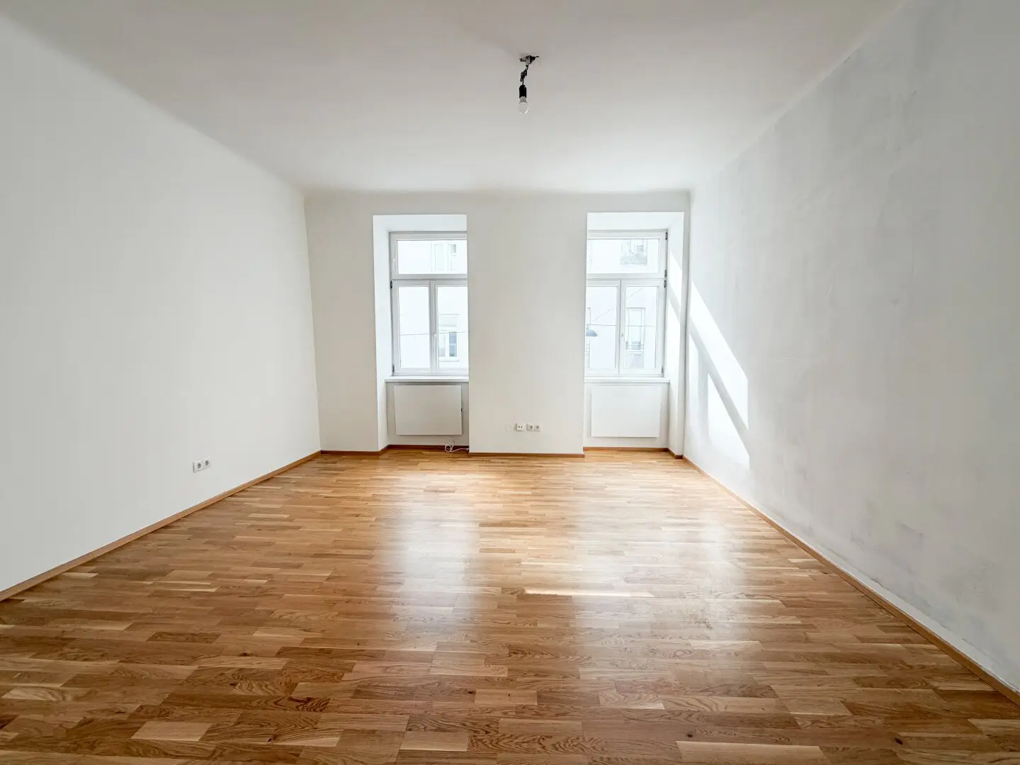 2-Room Old Building Apt Vienna Hernals