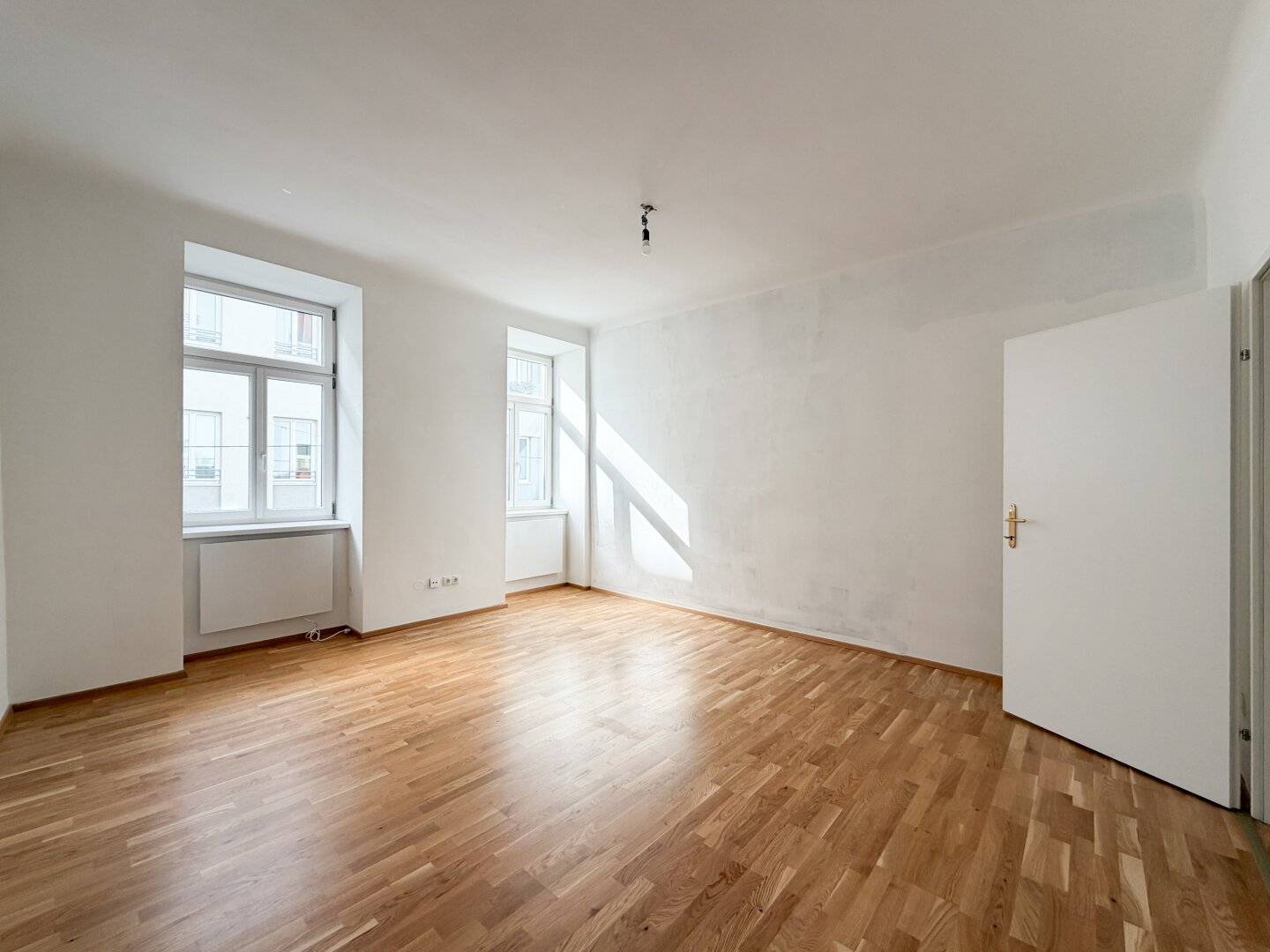 2-Room Old Building Apt Vienna Hernals
