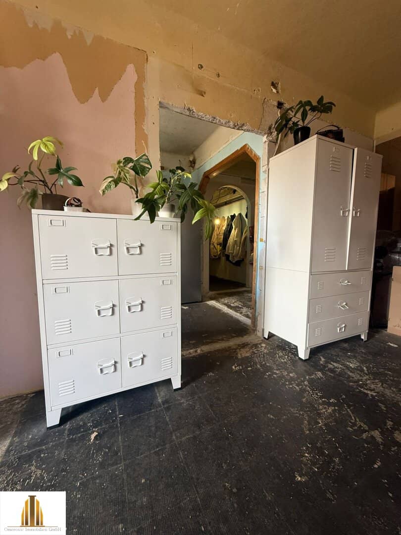 Apartment with loggia near U3 on the first floor