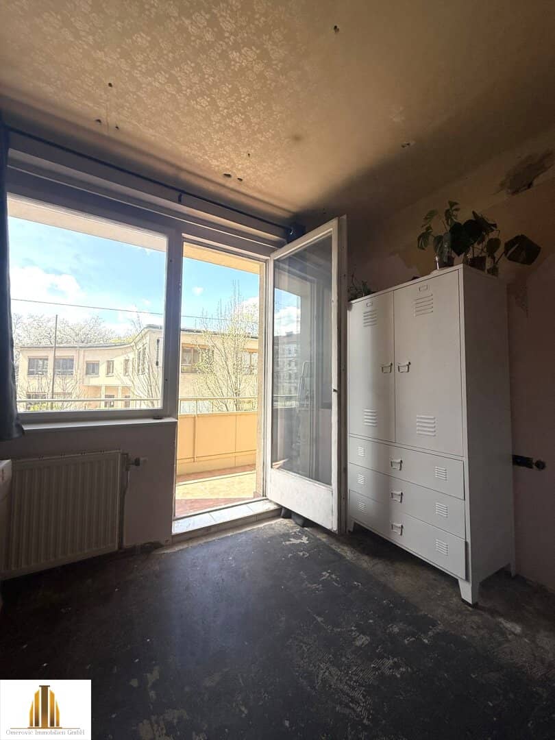 Apartment with loggia near U3 on the first floor