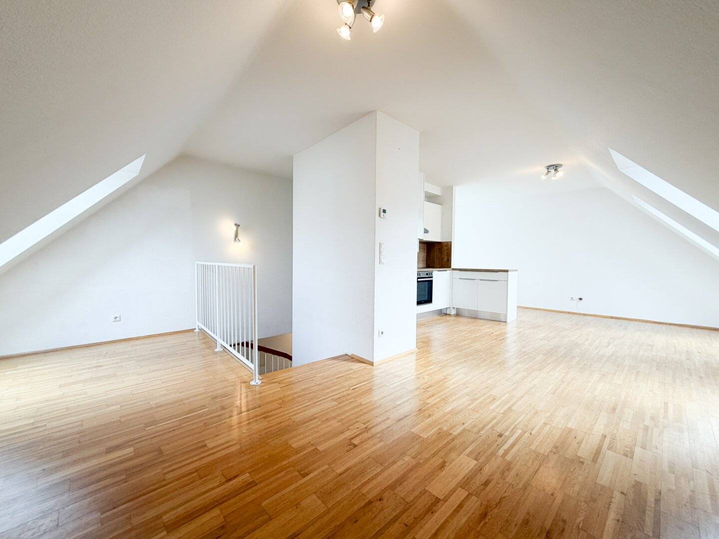 Sunny Maisonette with Terrace, 88m²