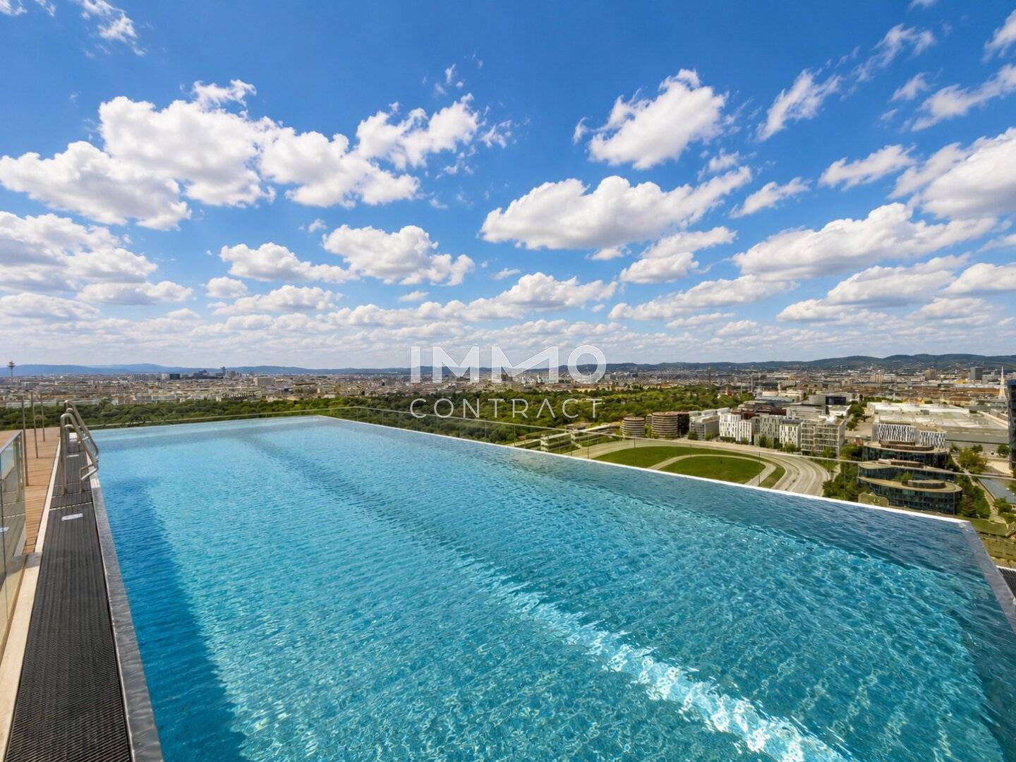 Bright Apartment with Balcony near Prater Park