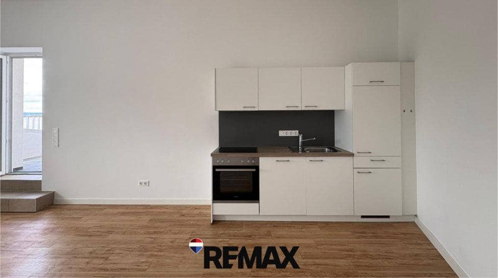 Like new apartment with terrace and fitted kitchen