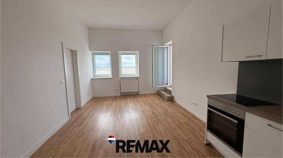Like new apartment with terrace and fitted kitchen
