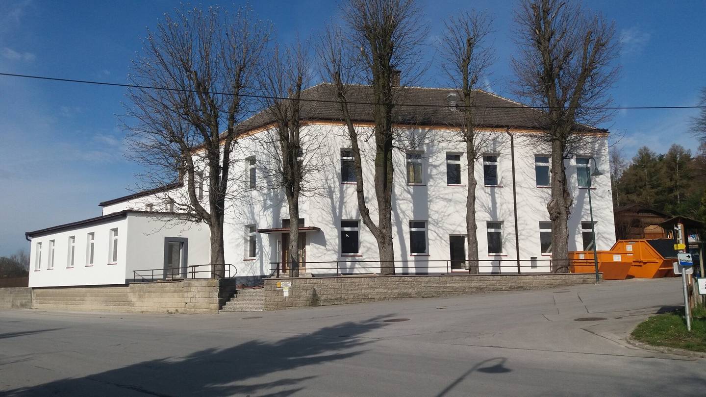 Wohnung mit Einbauküche und Garten
