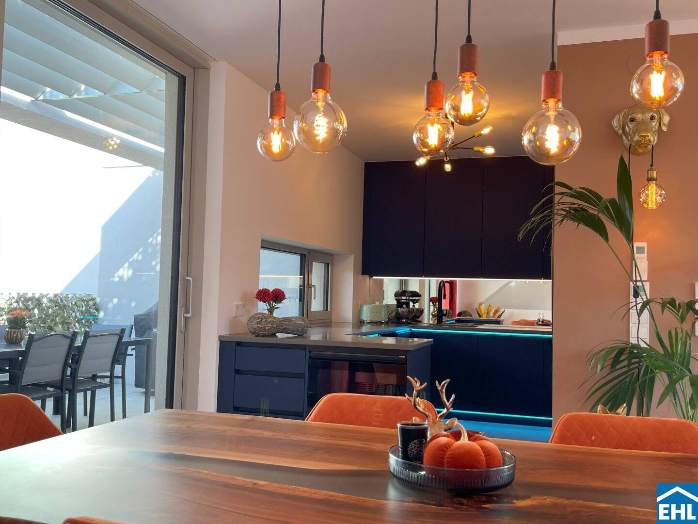 Dachgeschosswohnung mit zwei Terrassen modern