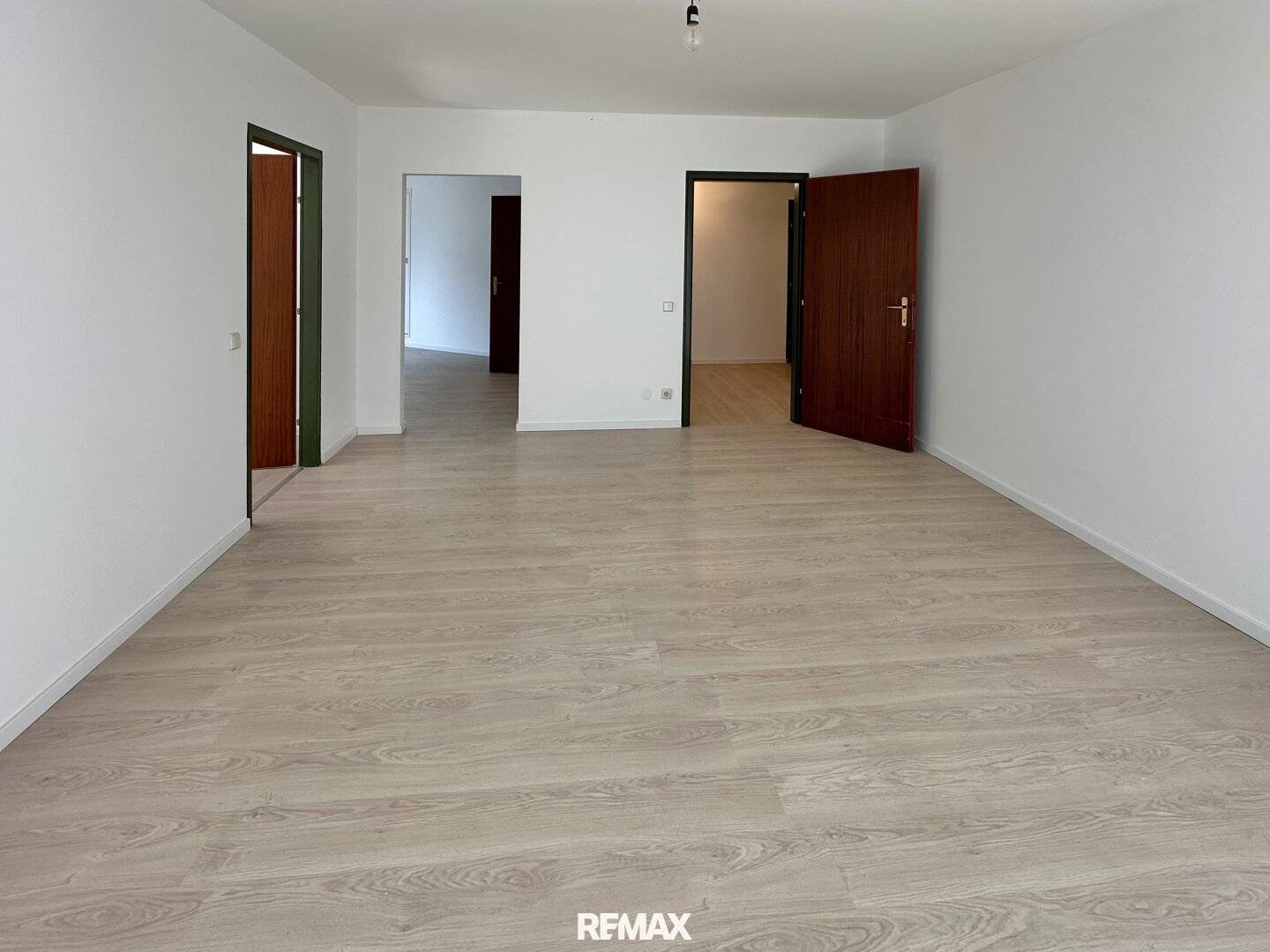 Apartment with two loggias in Trostviertel