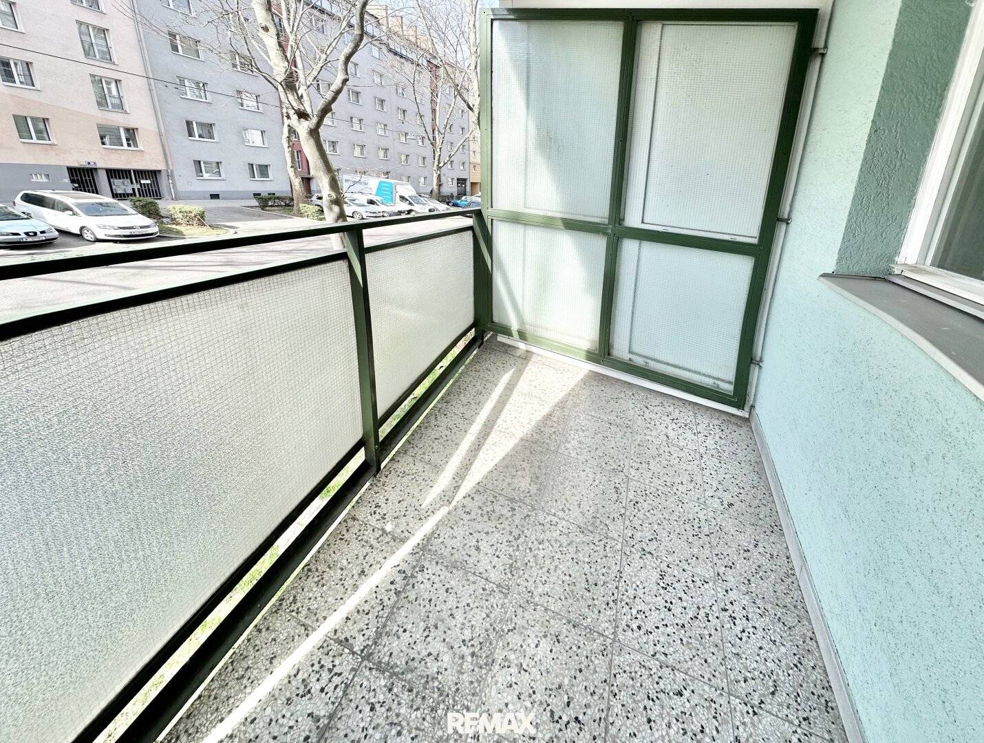 Apartment with two loggias in Trostviertel