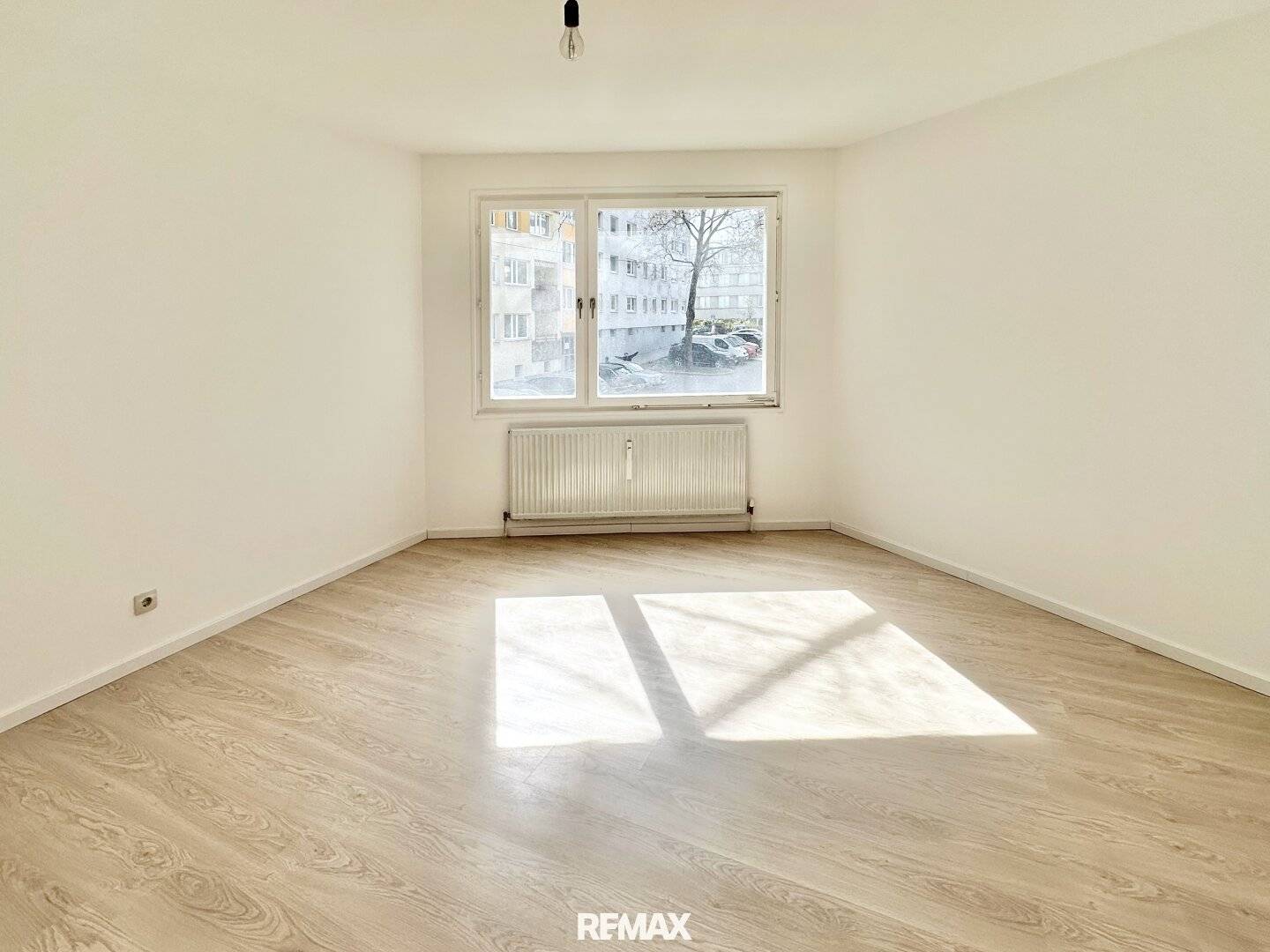 Apartment with two loggias in Trostviertel