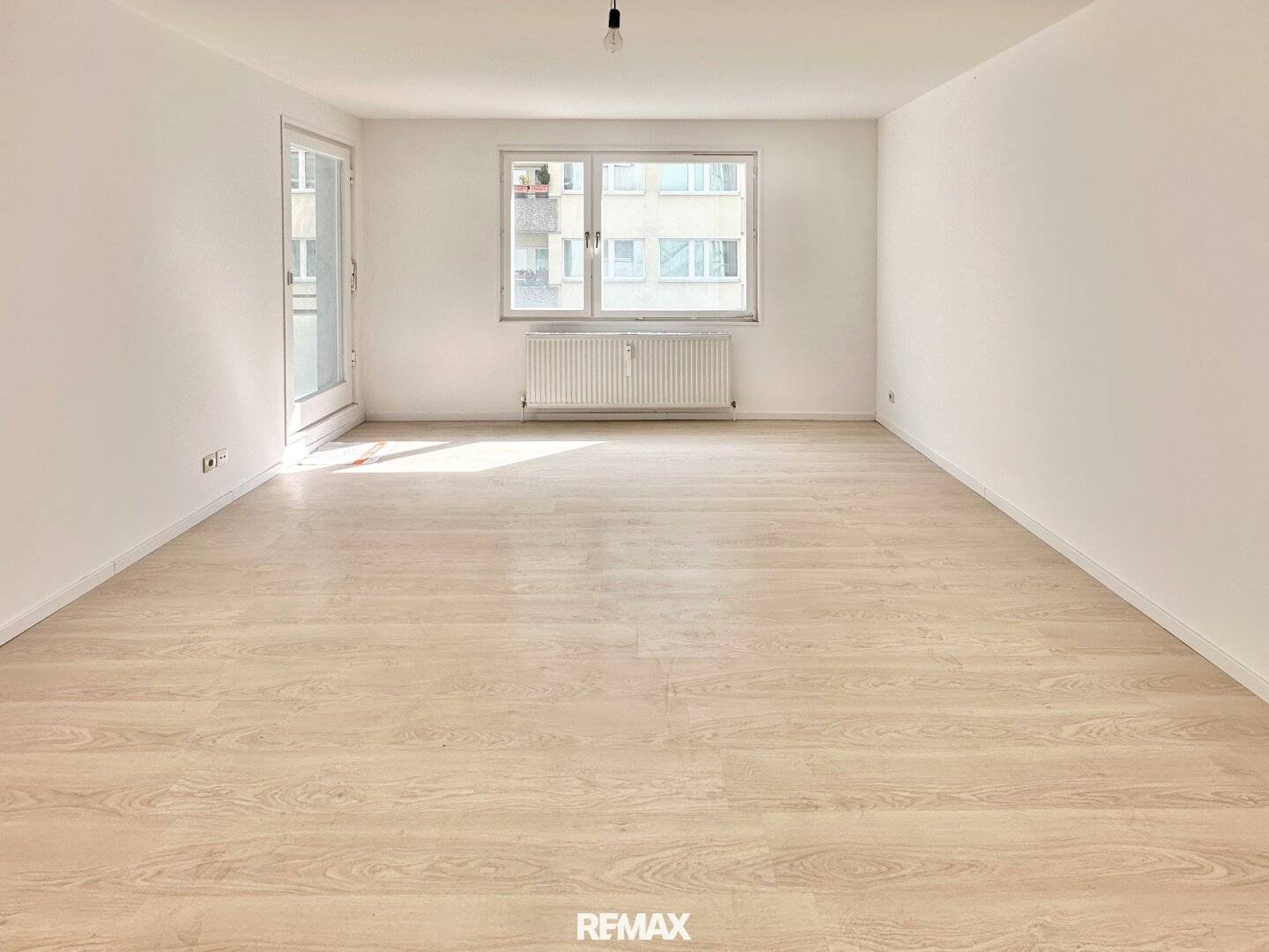Apartment with two loggias in Trostviertel