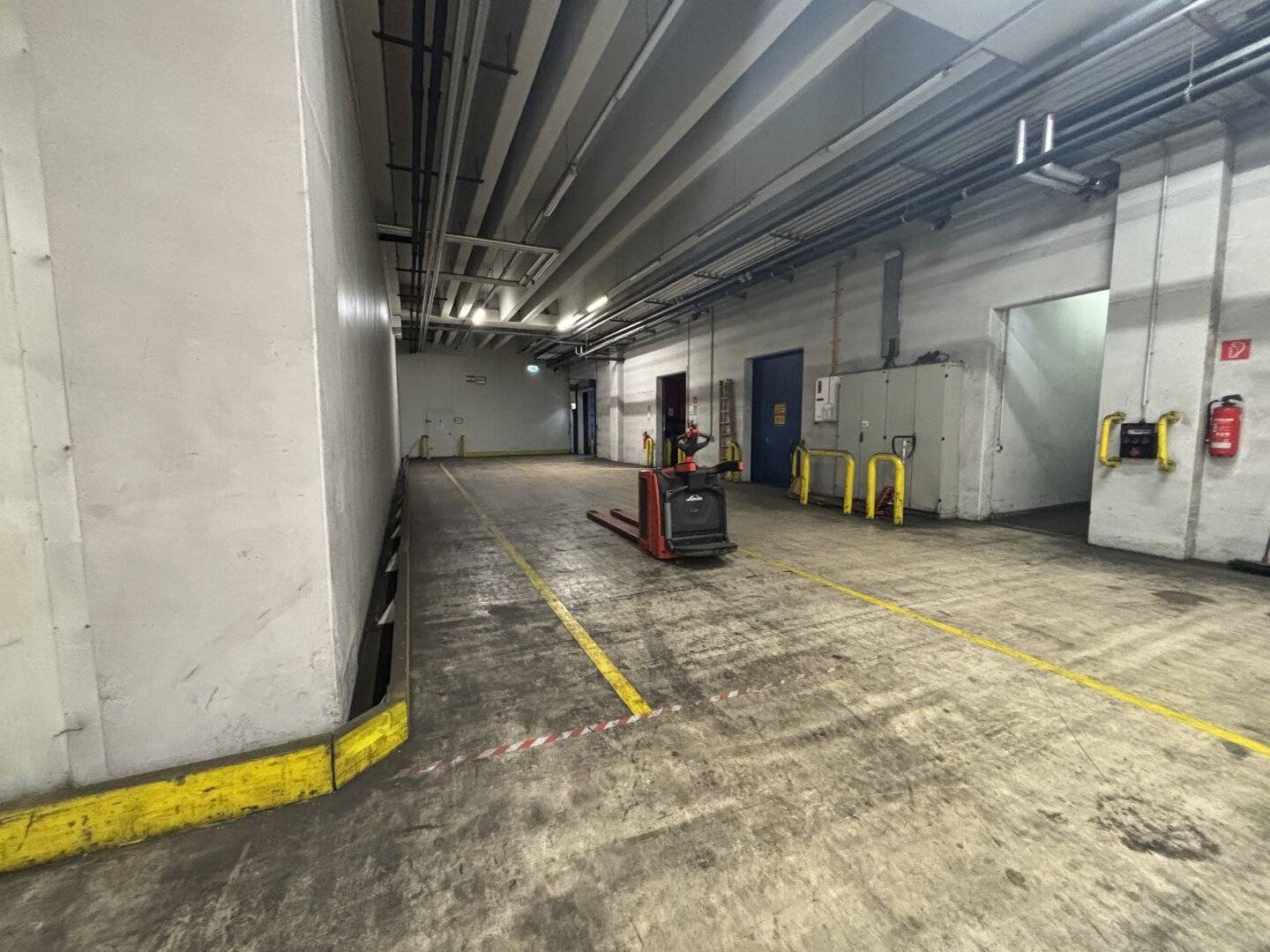 Flexible commercial and warehouse spaces from 130 to 2,762 m² with rail connection in central storage in Wels / Magazinstraße