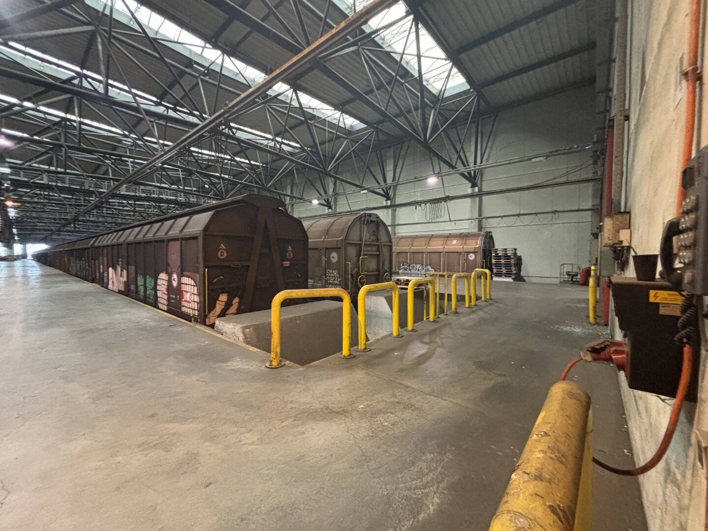 Flexible commercial and warehouse spaces from 130 to 2,762 m² with rail connection in central storage in Wels / Magazinstraße