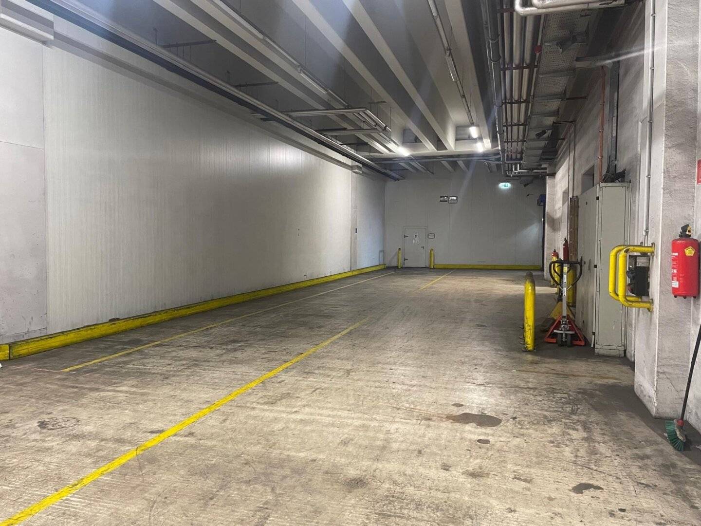 Flexible commercial and warehouse spaces from 130 to 2,762 m² with rail connection in central storage in Wels / Magazinstraße