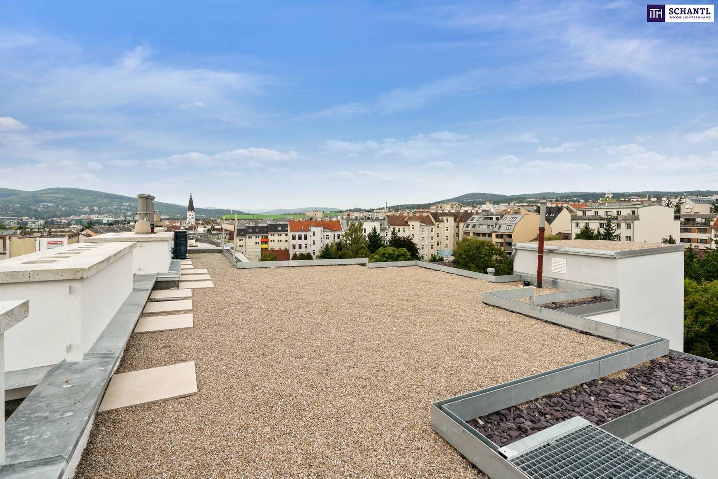 Penthouse with 60 m² roof terrace and lift