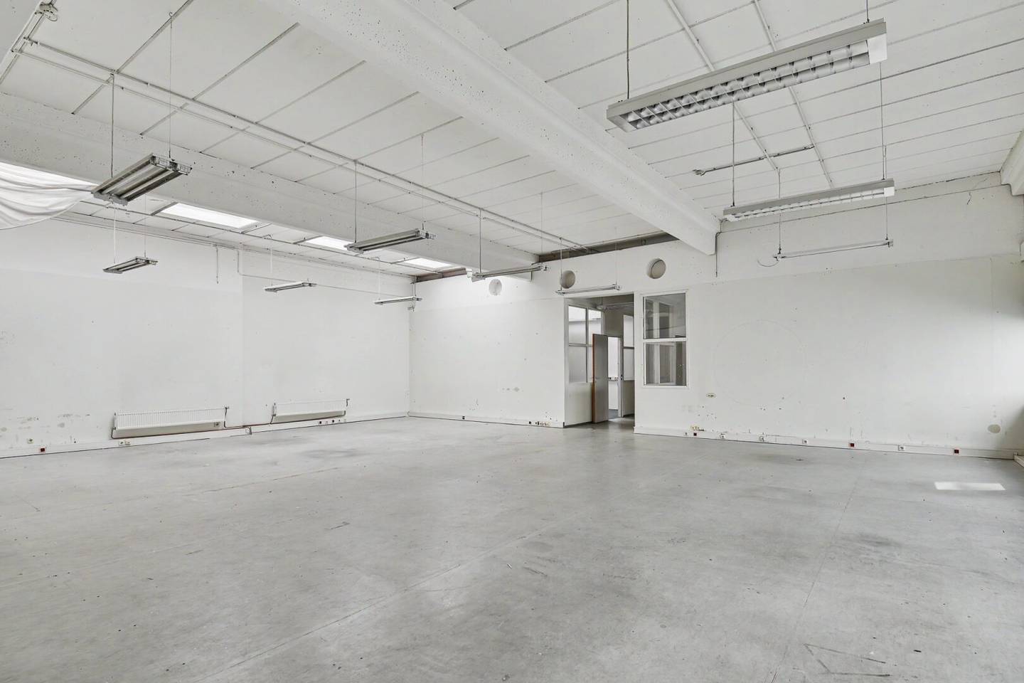 Loft studio hall with ancillary rooms Elevator possible