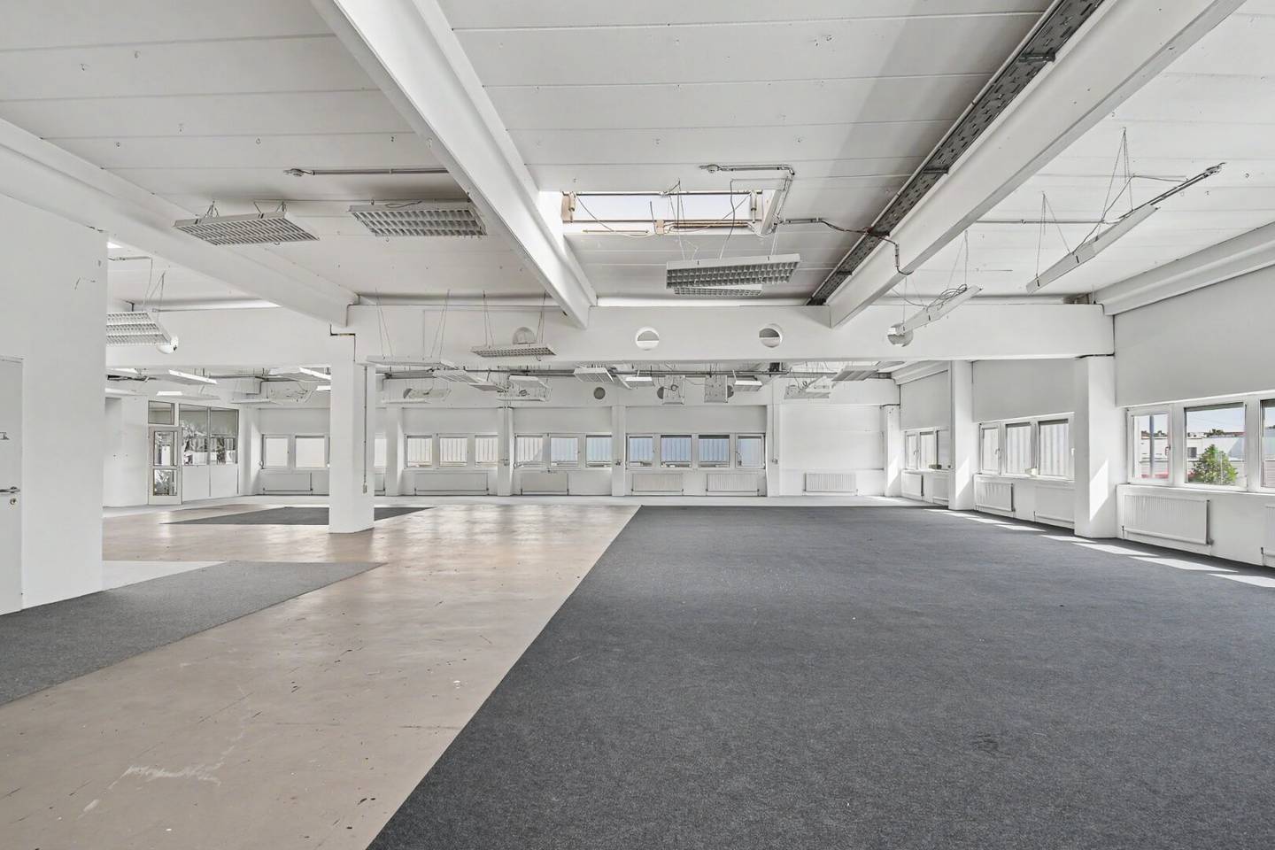 Loft studio hall with ancillary rooms Elevator possible