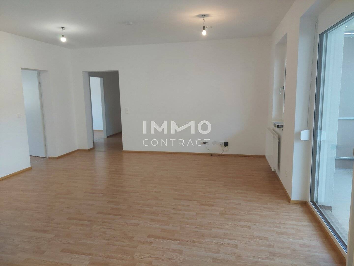 Wohnung mit großer Loggia und zwei Garagen in Niederösterreich