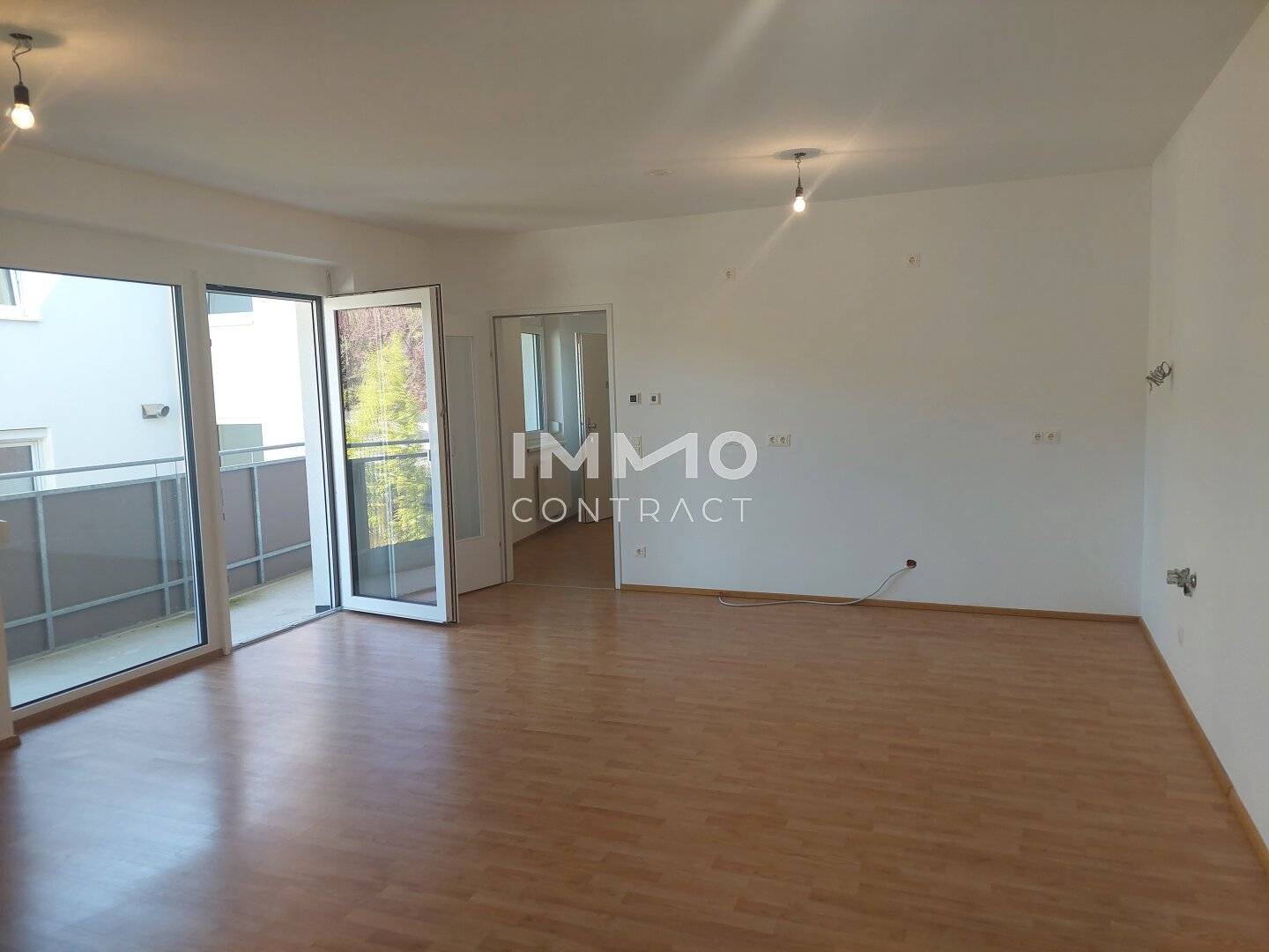 Wohnung mit großer Loggia und zwei Garagen in Niederösterreich