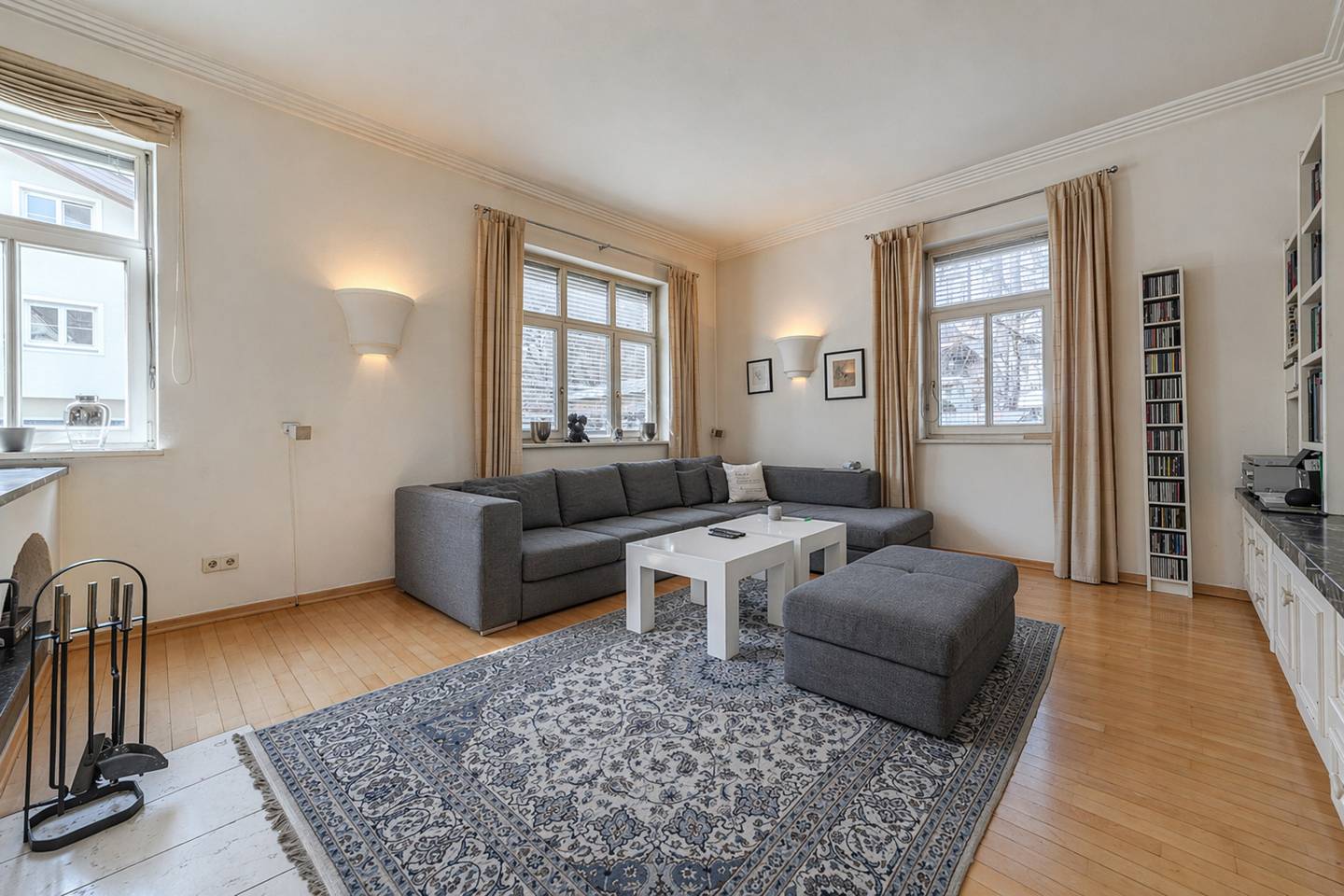 Apartment in a historic townhouse with mountain views
