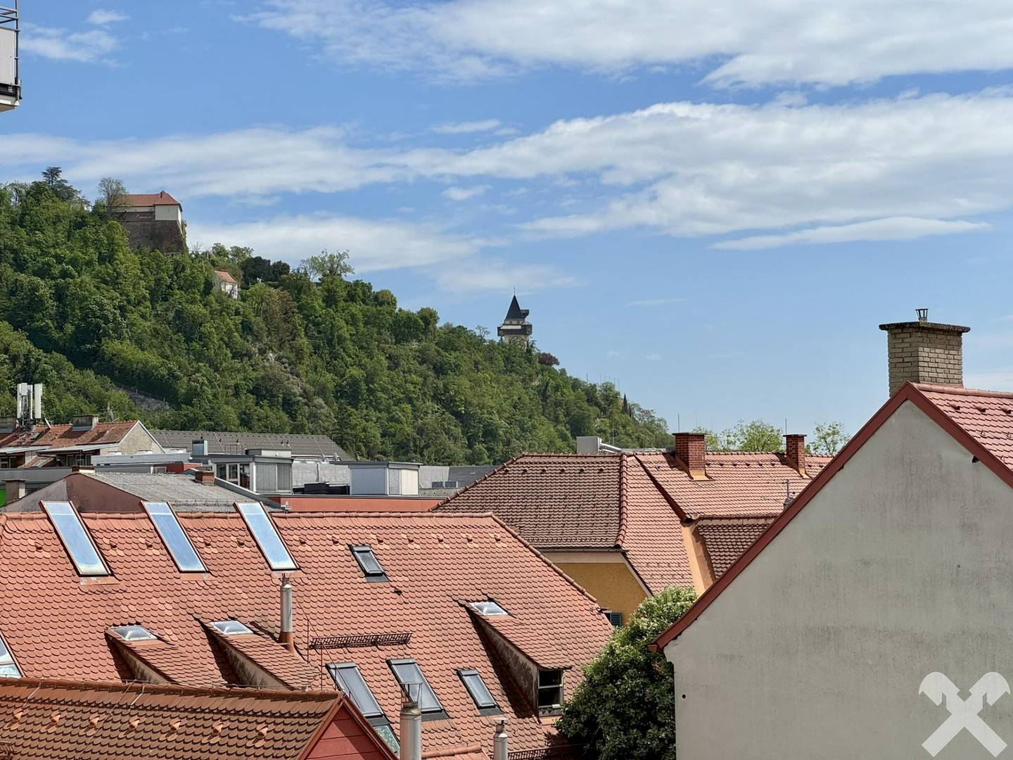 Apartment with Castle Hill view and generous balcony