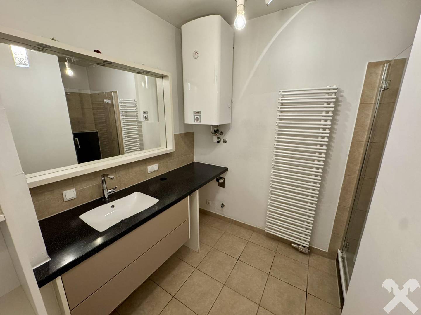 Apartment with Castle Hill view and generous balcony