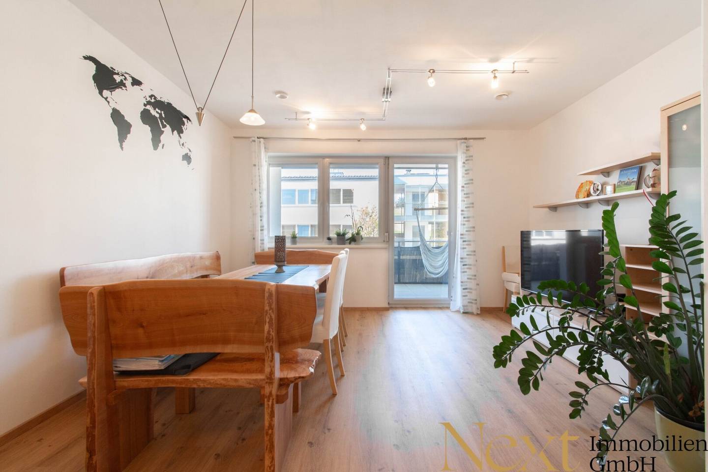 Wohnung mit Loggia und Tiefgaragenplatz