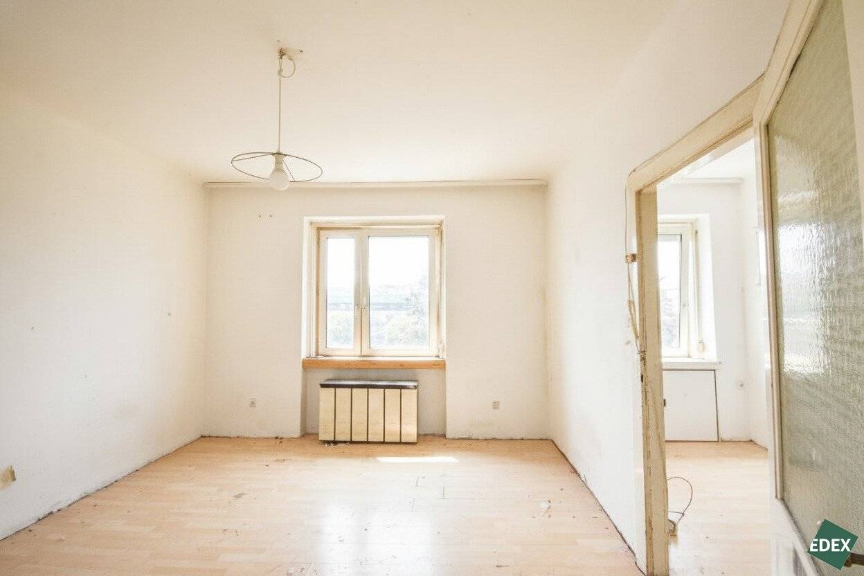Altbau apartment with separate kitchen in quiet Simmering location