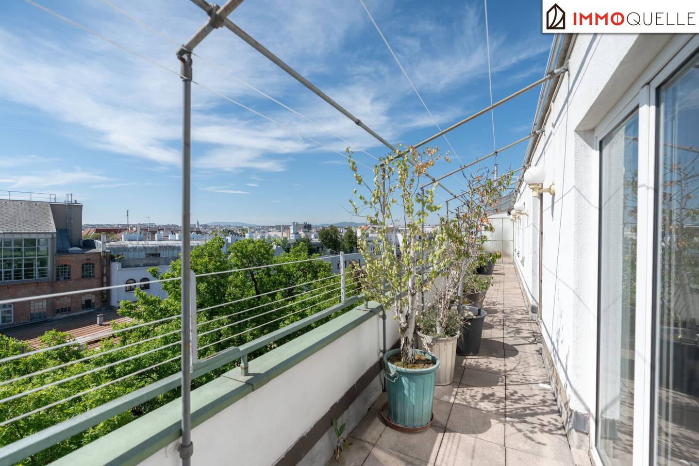 Dachgeschosswohnung mit zwei sonnigen Terrassen nahe Mariahilfer Straße