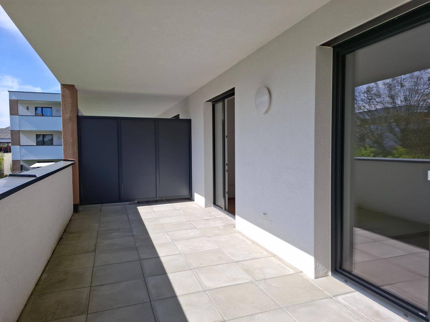 Modern 2-Room Apartment with Loggia