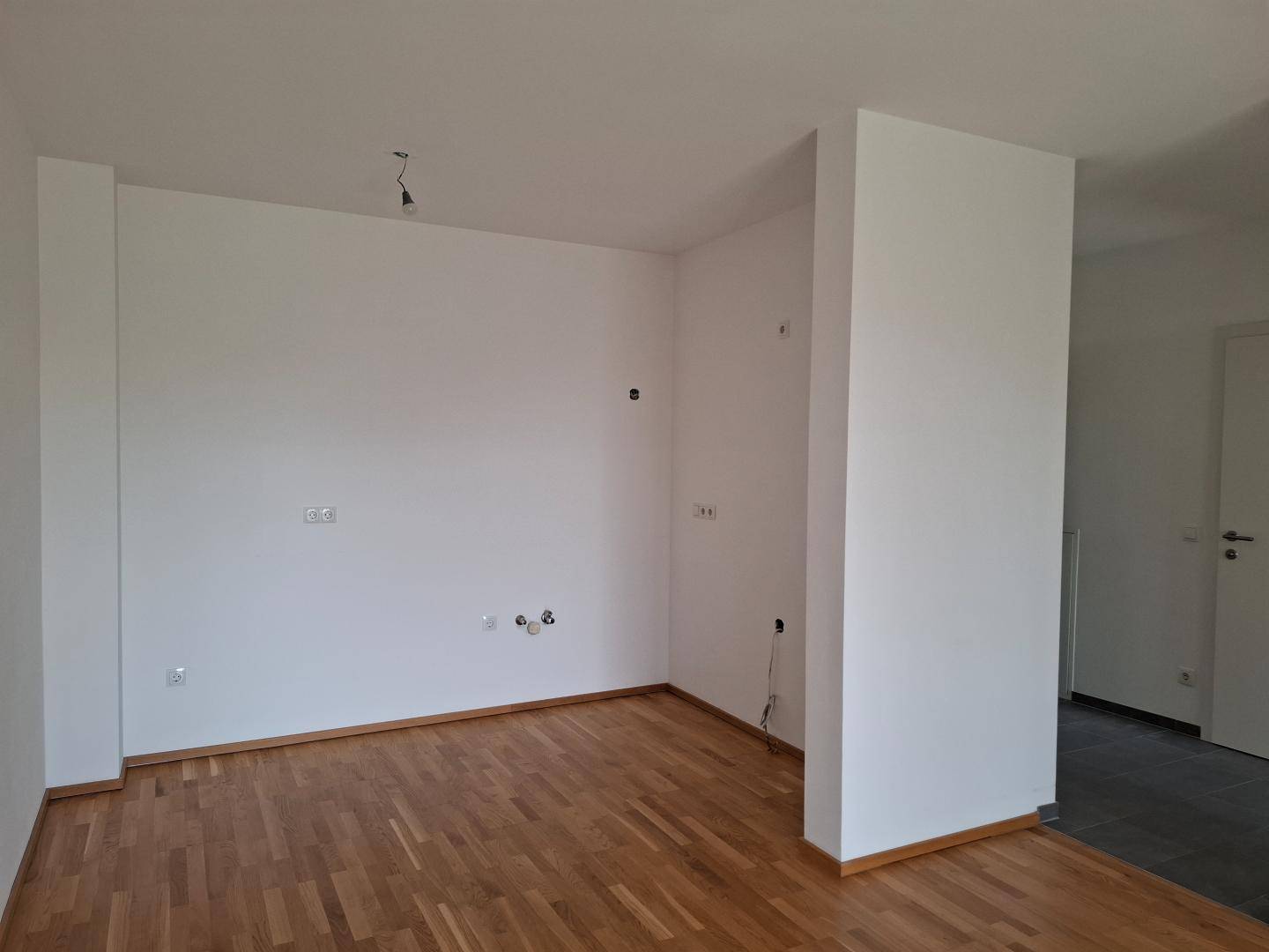 Modern 2-Room Apartment with Loggia