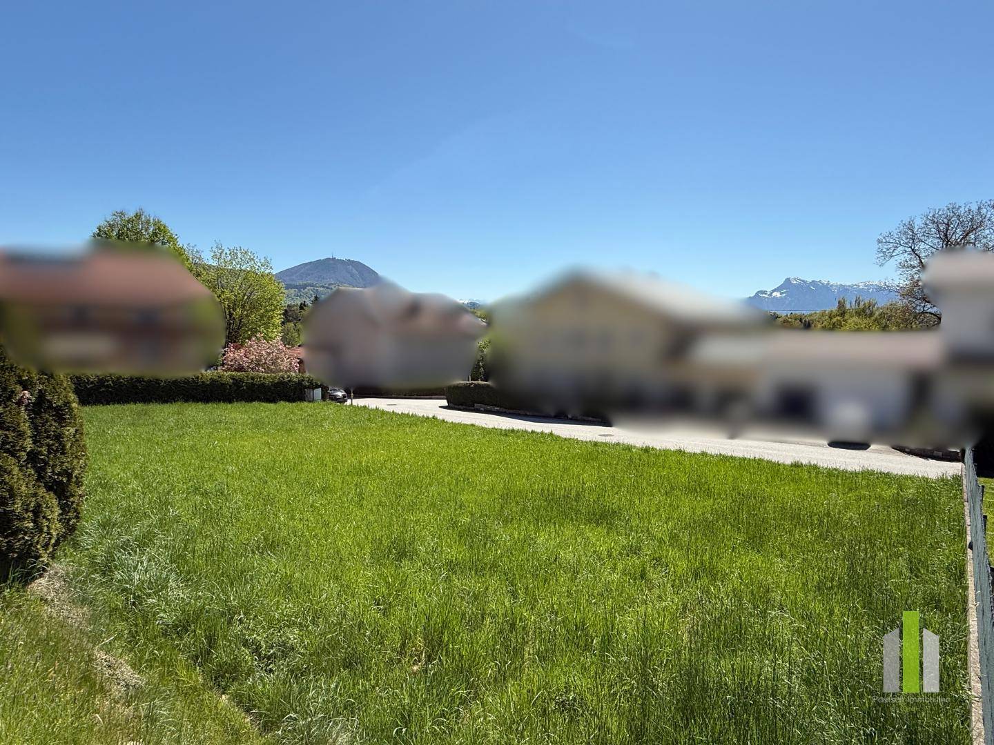 Sonniges Baugrundstück im Herzen von Elixhausen