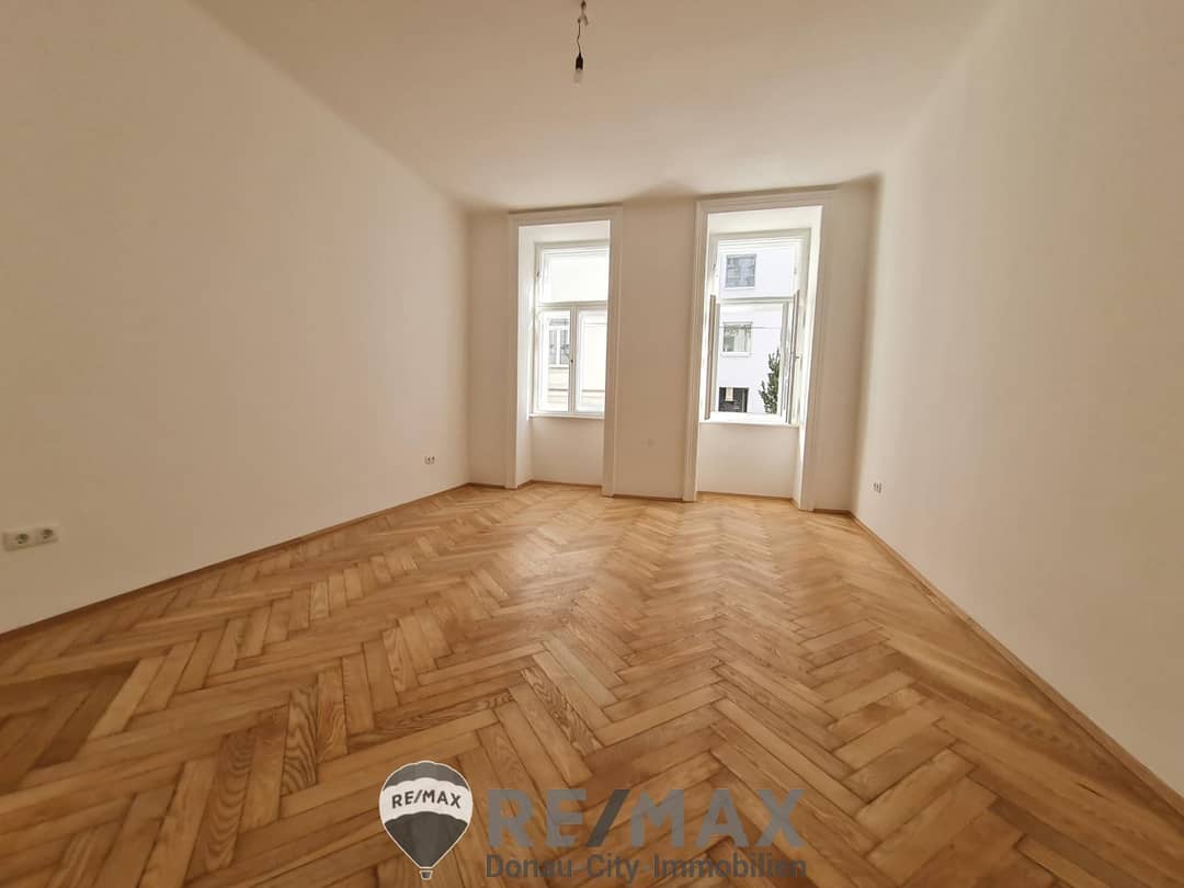 Bright apartment newly renovated with elevator