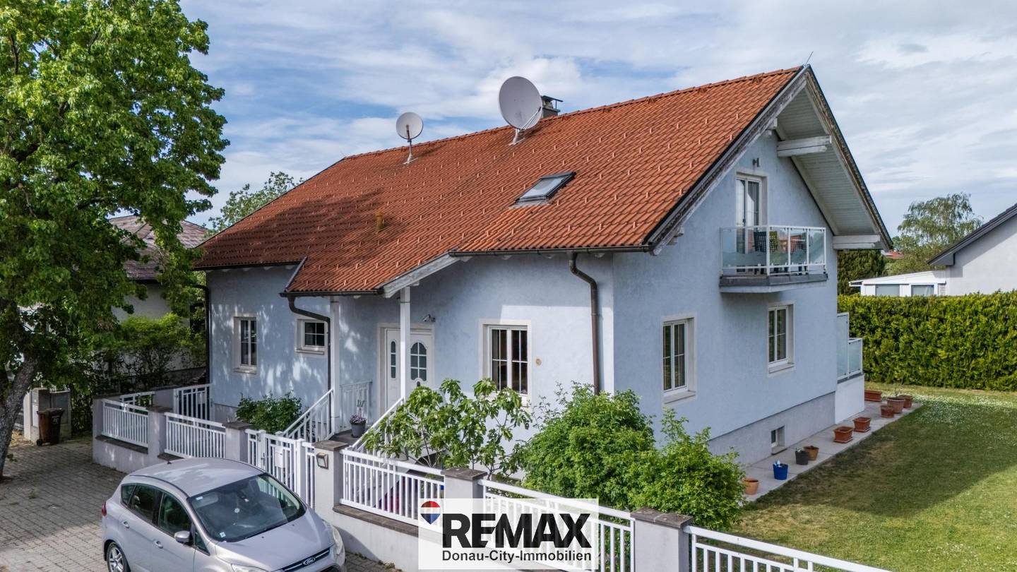 <b>"Wohnkomfort auf mehreren Ebenen - mit großem Garten & Garage"</b>