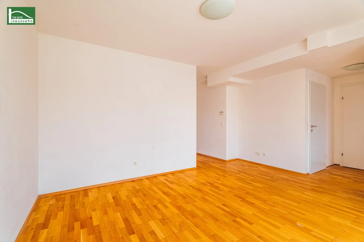 Inviting attic apartment in a quiet side-street location near Familienplatz with large terrace Built in 2014/2015