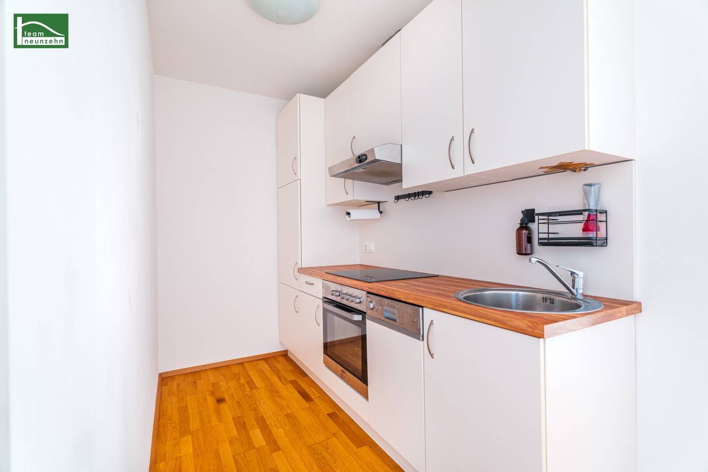 Helle Dachgeschoss-Wohnung mit Hof-Terrasse in ruhiger Seitengasse der Wattgasse und Hernalser Hauptstraße