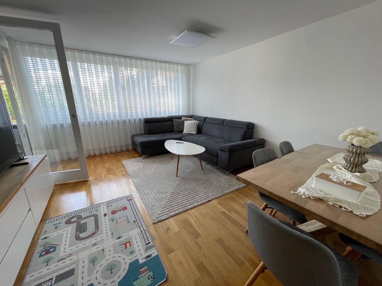 Wohnung mit verglastem Balkon Südwestlage