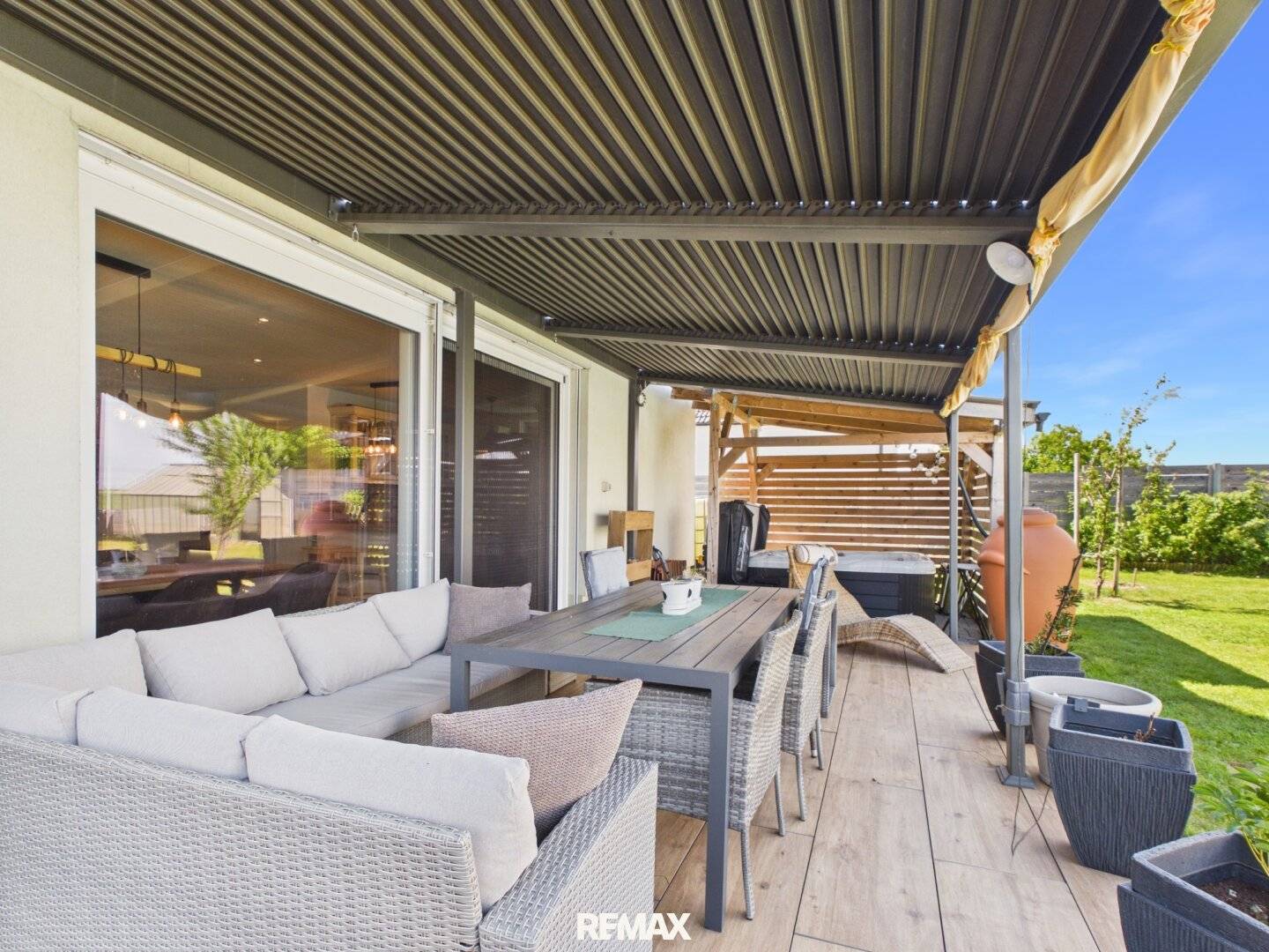 Modern Family Home with Pool in Nickelsdorf